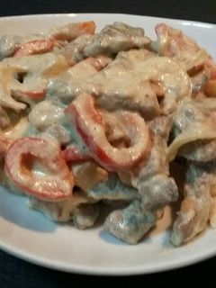 Una foto de Fricasse de secreto ibérico con verduras