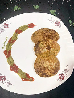 મેથી બાજરા ના ચમચમીયા (Methi Bajra Chamchamiya Recipe In Gujarati) રેસીપી મુખ્ય ફોટો