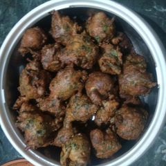 A picture of Methi bhajiya (methi Gota).