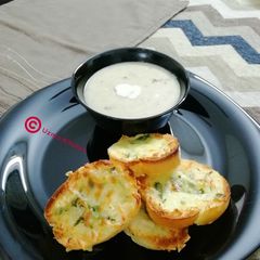 A picture of Cheesy Garlic Bread.