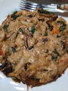 Una foto de Tortilla de verdura, pollo y hongos (al horno)