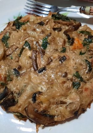 Una foto de Tortilla de verdura, pollo y hongos (al horno)