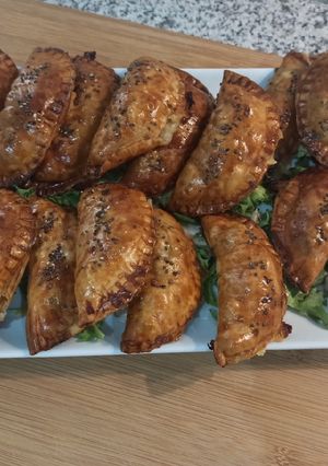 Una foto de Empanadillas de carne y queso feta 🥟🥩🧀