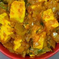 A picture of Spicy Paneer Gravy.