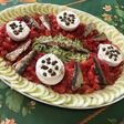 Salade de tomates, courgette et concombre aux sardines, câpres et mozzarella sauce malt