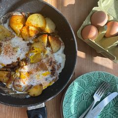 A picture of Broken eggs.
