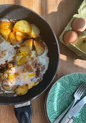 A picture of Broken eggs.
