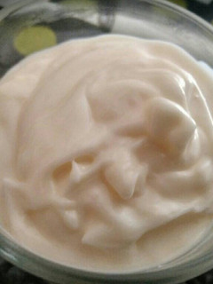 Una foto de Mahonesa con toque de ajo