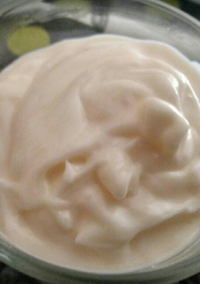 Una foto de Mahonesa con toque de ajo