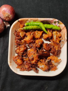 કાંદા ના ભજીયા (Onion Bhajiya Recipe In Gujarati) રેસીપી મુખ્ય ફોટો