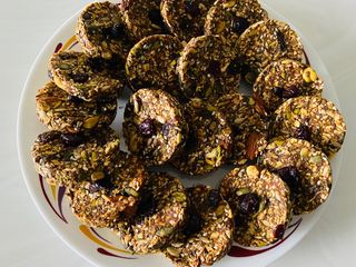 Vegan and Gluten-Free Date & Granola Cookies