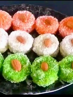 થ્રી કલર બ્રેડ ચમચમ (Three Color Bread Chomchom Recipe In Gujarati) રેસીપી મુખ્ય ફોટો