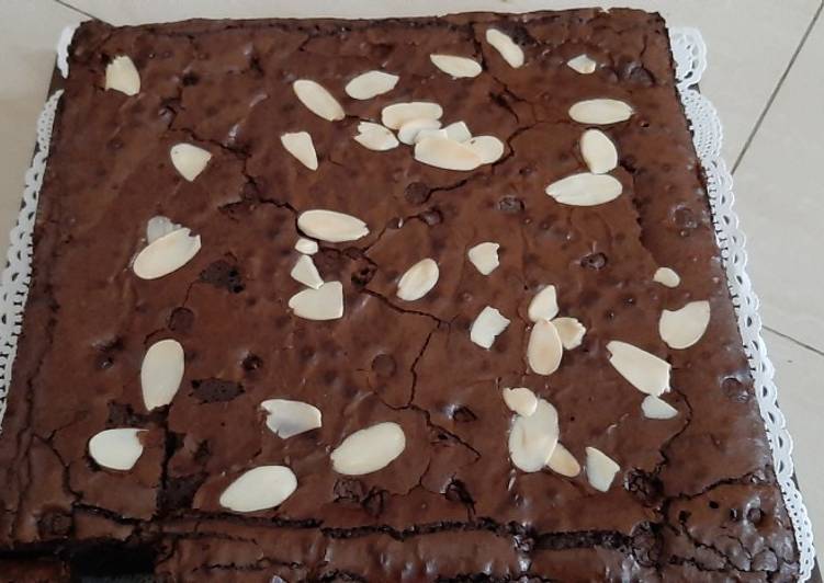 Langkah Mudah untuk Menyiapkan Shiny Brownies Premium source Erlina Lim yang Menggugah Selera