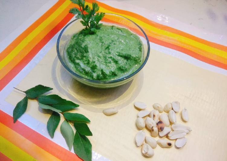 Coriander leaves chutney with mint,curry leaves and peanut