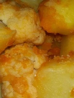 Una foto de Coliflor con patata, ajo y pimentón🙂🍽