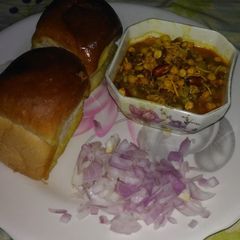 A picture of Misal pav.