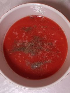 Una foto de Zumo de tomate casero 🍅🍅🍅