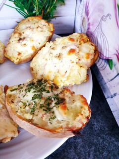 Une photo de Pommes de terre farcies 😋