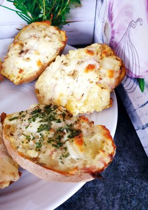 Une photo de Pommes de terre farcies 😋