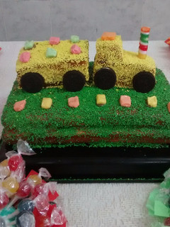 Una foto de Torta tren: fácil de decorar y sin moldes especiales