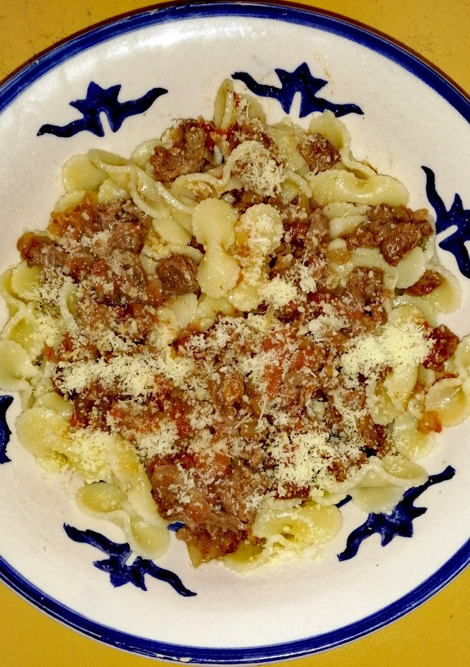 Una foto de Corbatitas en Salsa de tomates y carne