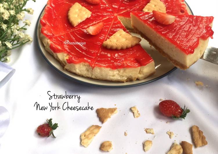 Langkah Mudah untuk Menyiapkan Strawberry New York Cheesecake, Lezat