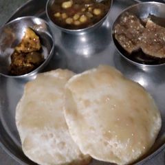 A picture of Chole Bhature.