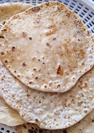 ખાંડ ભરી રોટલી(Sugar Stuffed Rotli Recipe In Gujarati) રેસીપી મુખ્ય ફોટો