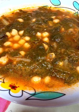 Una foto de Potaje de garbanzos con acelgas
