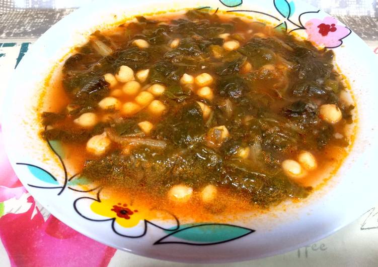 Potaje de garbanzos con acelgas