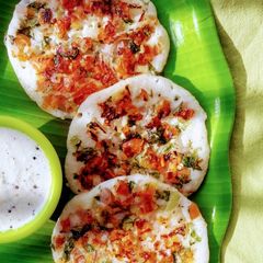 A picture of Vegetables Uttapam.