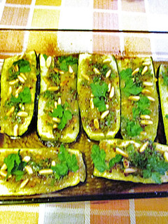 Una foto de Calabacines con vinagreta al miel de diente de león-mostaza al horno- veggie