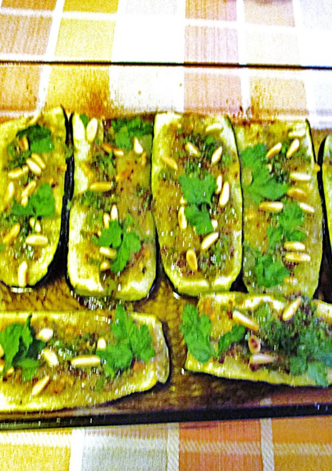 Una foto de Calabacines con vinagreta al miel de diente de león-mostaza al horno- veggie