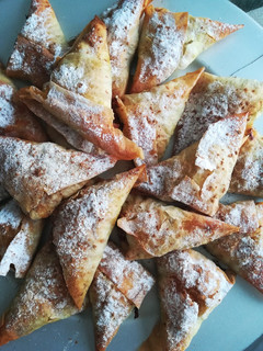 Una foto de Samosas morunas de pollo