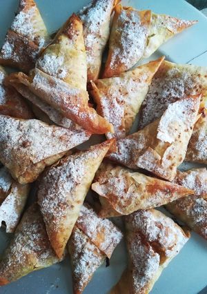 Una foto de Samosas morunas de pollo