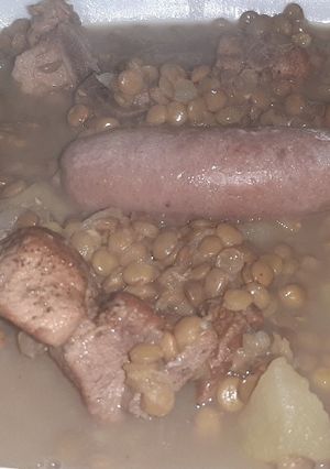 Una foto de Lentejas con longanizas caseras