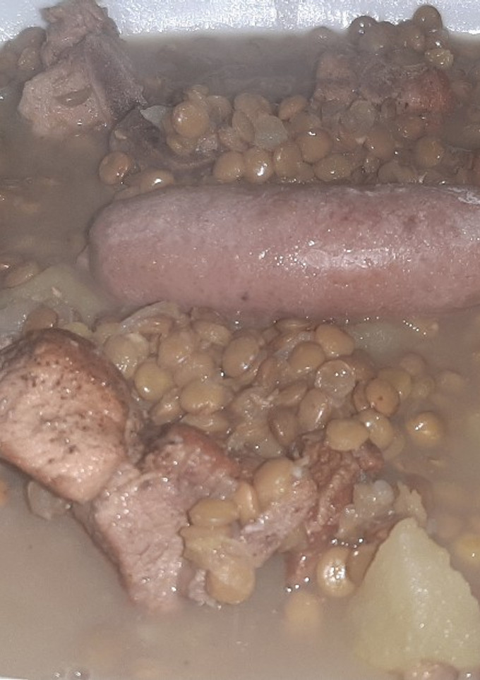 Una foto de Lentejas con longanizas caseras