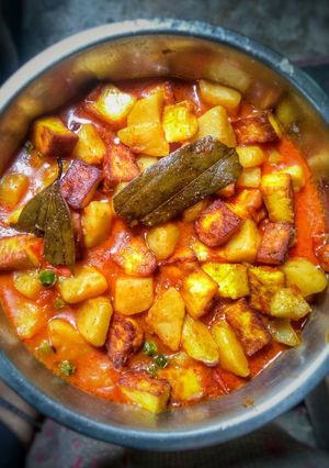মটরশুঁটি দিয়ে ছানার ডালনা (Motorshuti diye chane dalna recipe in Bengali) রেসিপির প্রধান ছবি