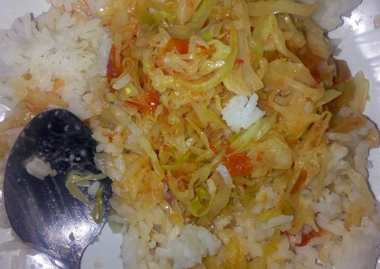 Rice with fried cabbages