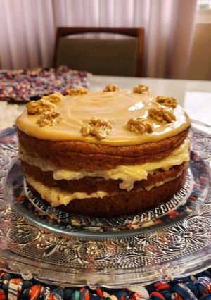 Foto de Bolo de Nozes com Brigadeiro de Nozes e Cobertura de Doce de Leite