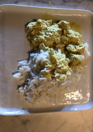 Une photo de Poulet au curry et coco