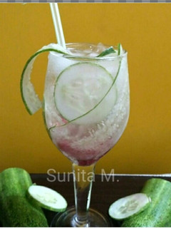 A picture of Classic detox water.