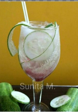 A picture of Classic detox water.