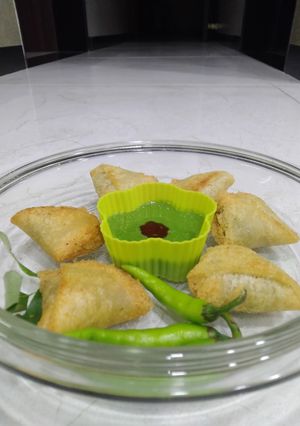 મીની બ્રેડ સમોસા (Mini Bread Samosa Recipe in Gujarati) રેસીપી મુખ્ય ફોટો