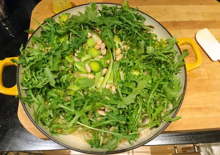 Leek Orzotto with Asparagus and rocket