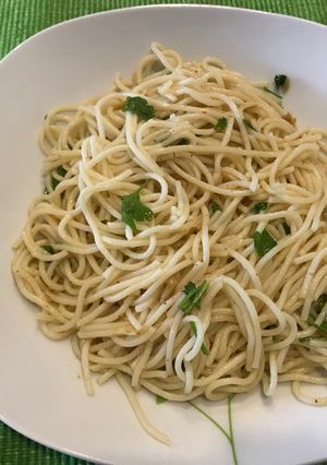 Una foto de Spaghettini al ajillo