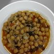 Garbanzos con acelgas, pechuga y bacalao.