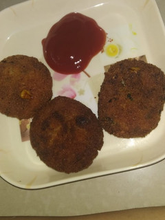 மீதமான இட்லியில் கட்லட் செய்முறை முக்கிய புகைப்படம்