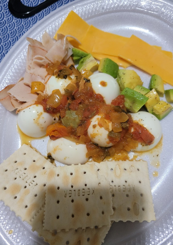 Una foto de Huevitos en salsa ranchera con jamón queso bajo en grasa 🥑