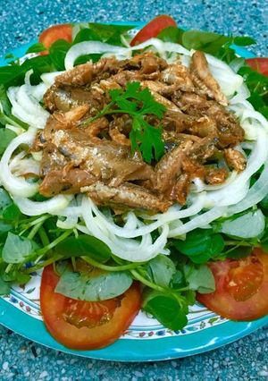 Hình của món Cá mồi trộn rau càng cua.